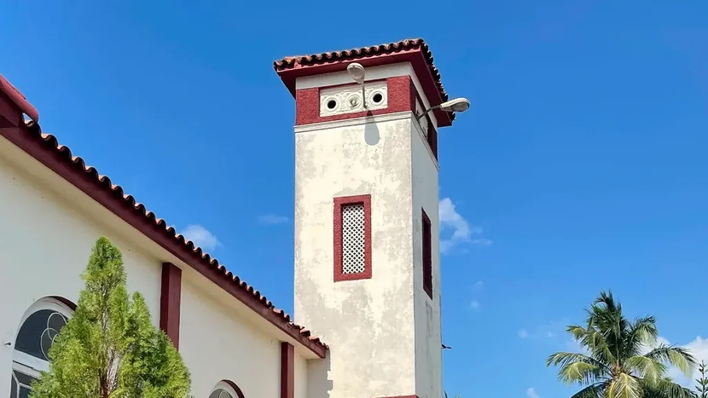 La torre que perdió su voz: extrañan las campanadas del Seminario.