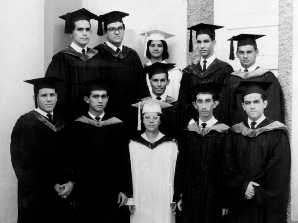 DETRÁS DE CADA EXALUMNO HAY UNA HISTORIA, QUE CADA VEZ QUE VOLVEMOS LA MIRADA ATRÁS NOS TRAE HERMOSOS RECUERDOS.